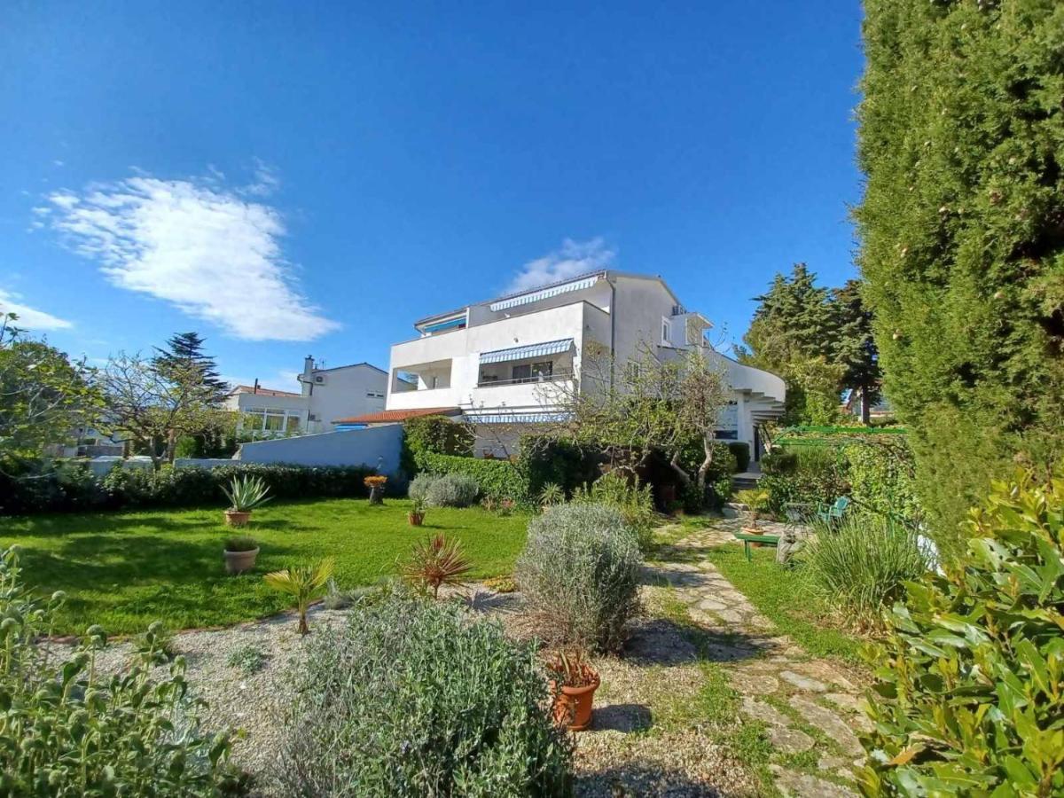 Апартаменты House Anita Крк Экстерьер фото